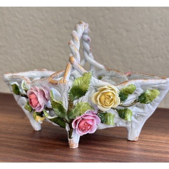 VINTAGE SCHIERHOLZ DRESDEN DIAMOND SHAPED PORCELAIN BASKET WITH APPLIED ROSES - Picture 9 of 16